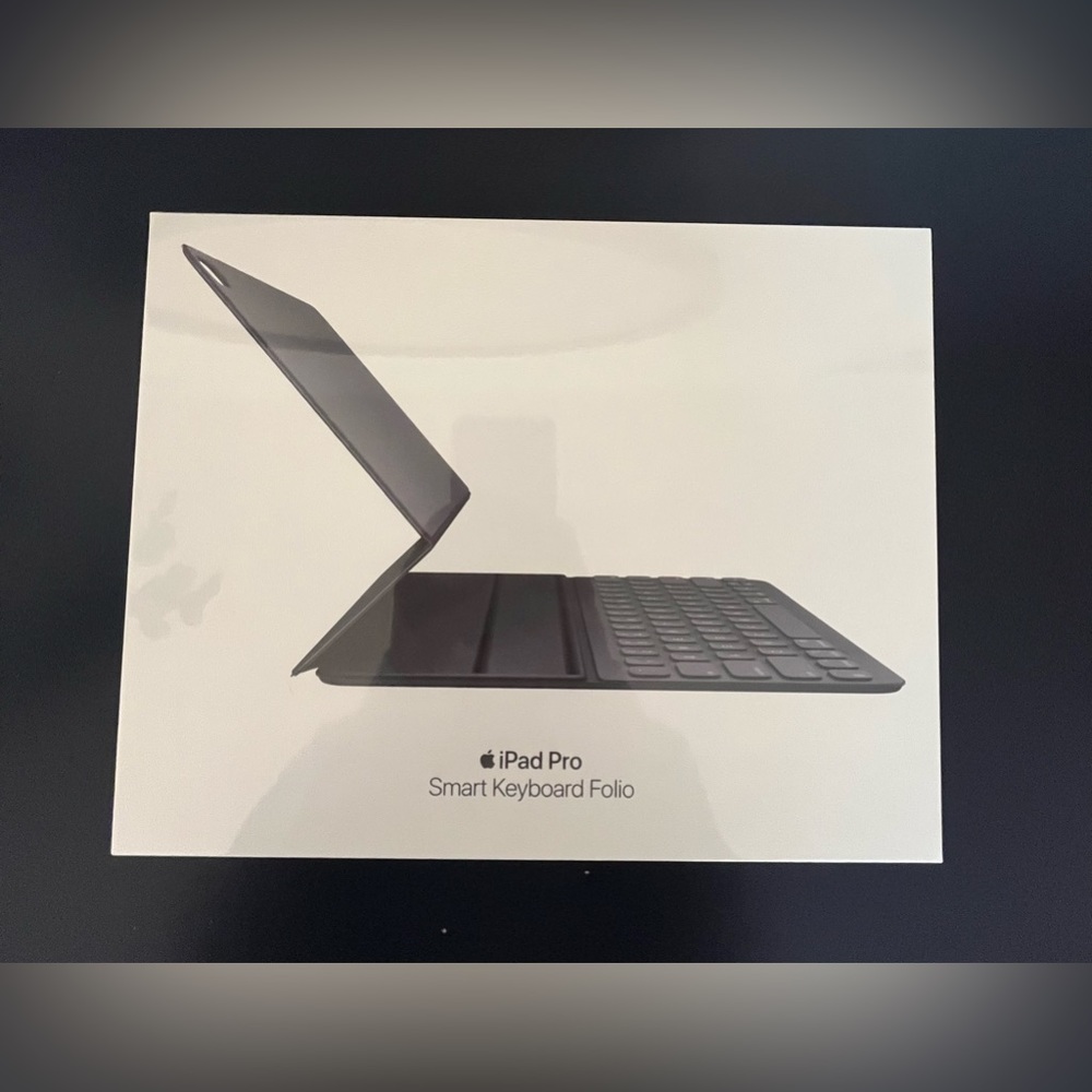 NWT iPad Pro Smart Keyboard Folio (3rd generation)